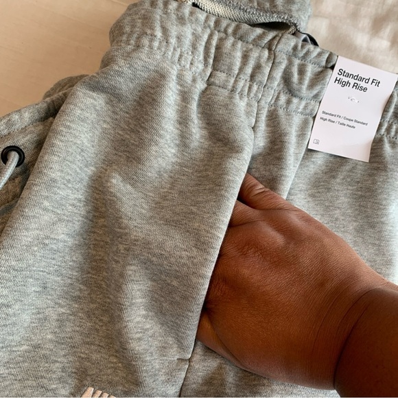 Women’s Nike Sportswear Essential Fleece Standard Fit High Rise Gray Shorts 3X - Picture 9 of 13